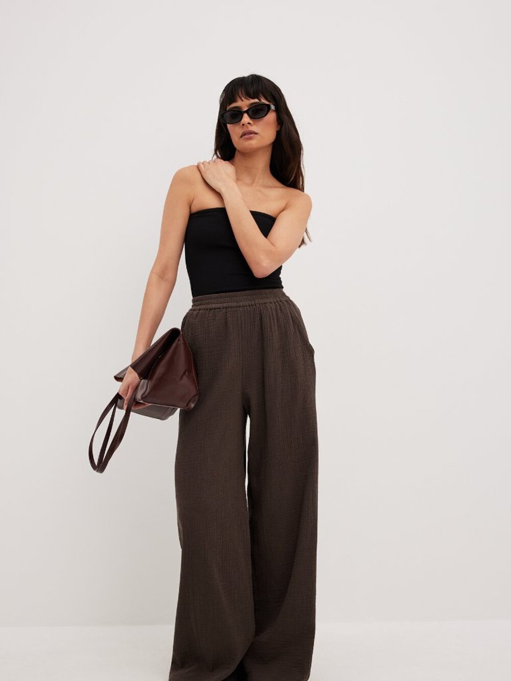 NWT NA-KD Chocolate Brown Wide Leg Pants Crinkle Gauze Trousers Minimalist M - Picture 2 of 9